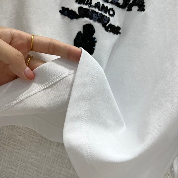 プラダ 刺繍入り インターロック クロップドTシャツ 偽物 ショート 3560AR 103H高い品質